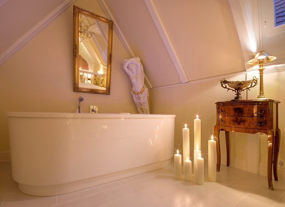 Eh Hausl bath tub