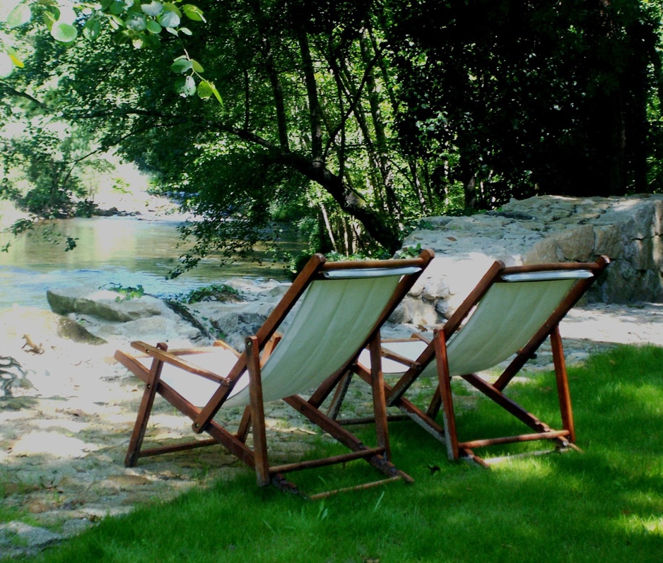 Relaxing at the Vez river