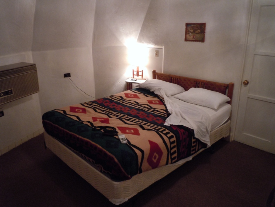 Wigwam Motel bed