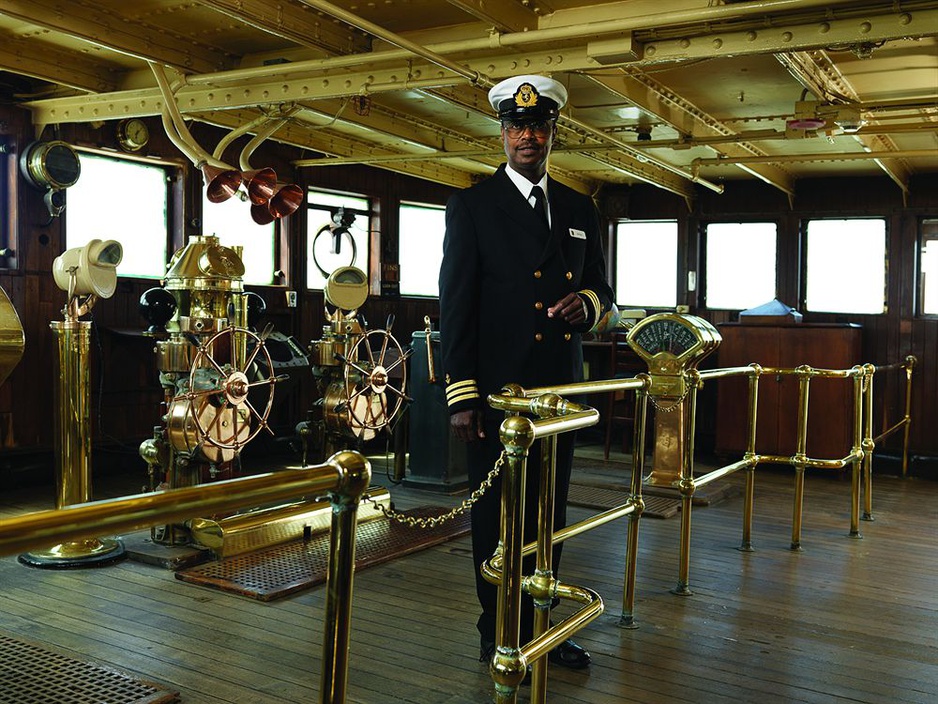 Queen Mary ship captain