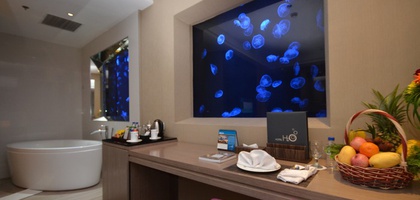 Hotel H2O - Floating Hotel With Jellies And Fish In Your Room