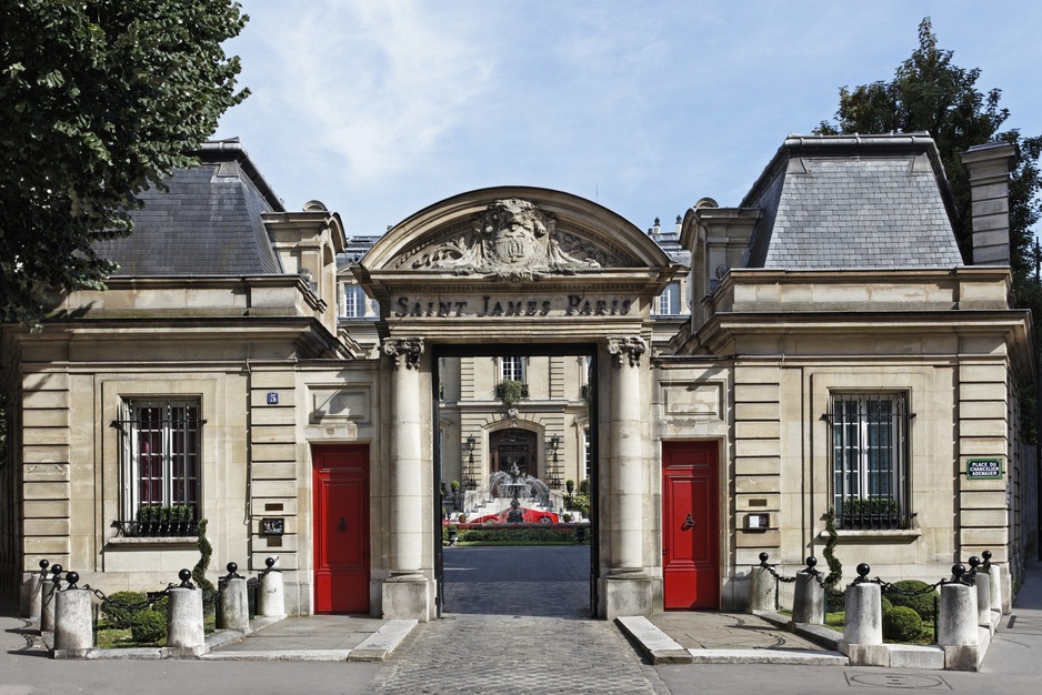 Saint James Paris main gate