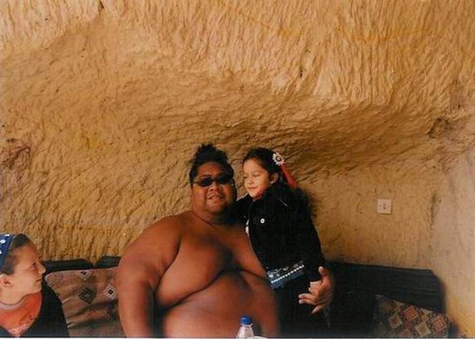 Sumo guy and girl at Elkep Evi