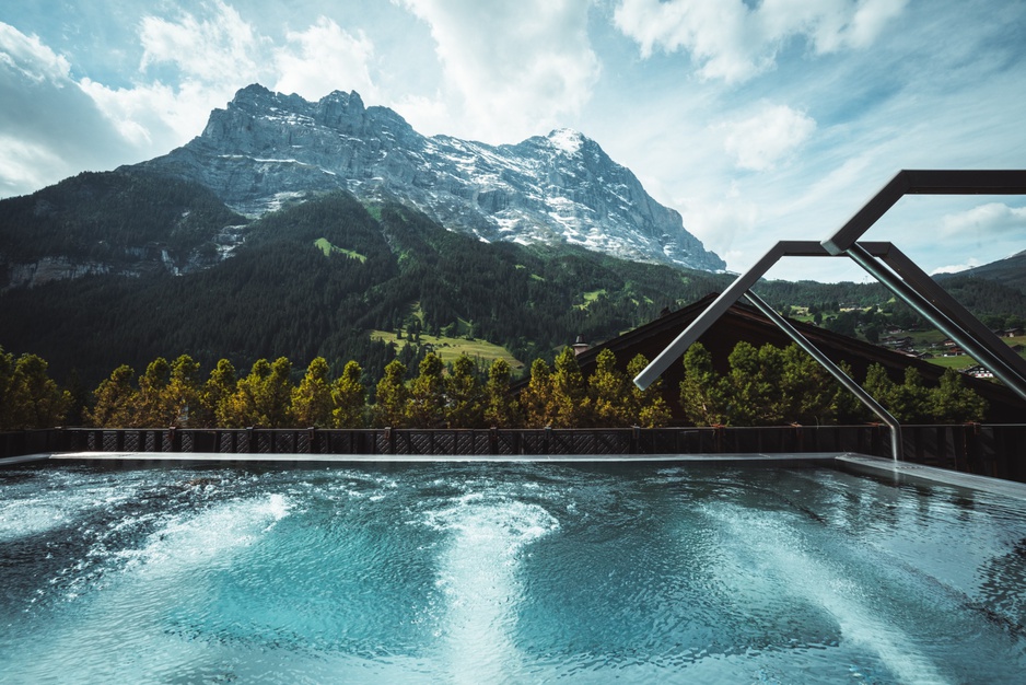 Hotel Glacier Outdoor Whirlpool Mountain View