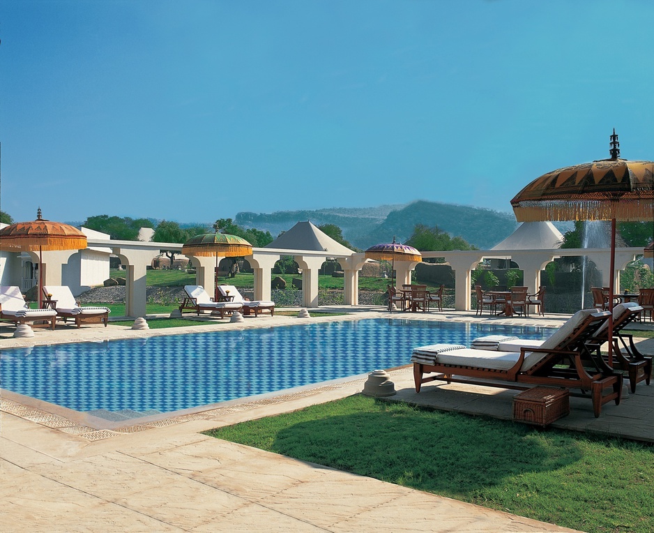 The Oberoi Vanyavilas pool