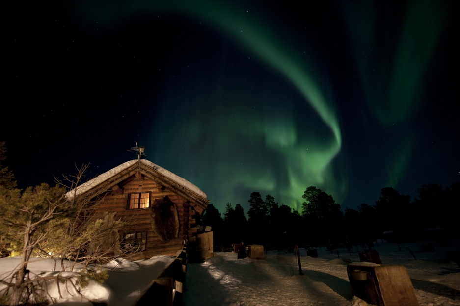 Engholm Husky Lodge and norther lights