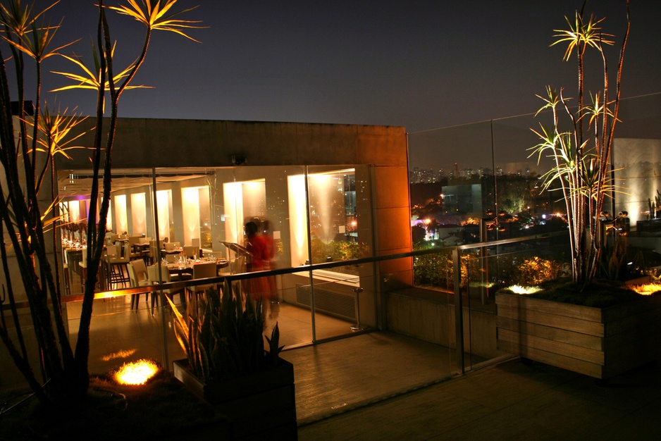 Hotel Unique rooftop at night