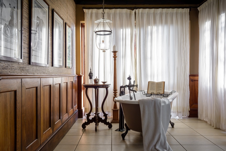 Singita Sasakwa Lodge bathroom