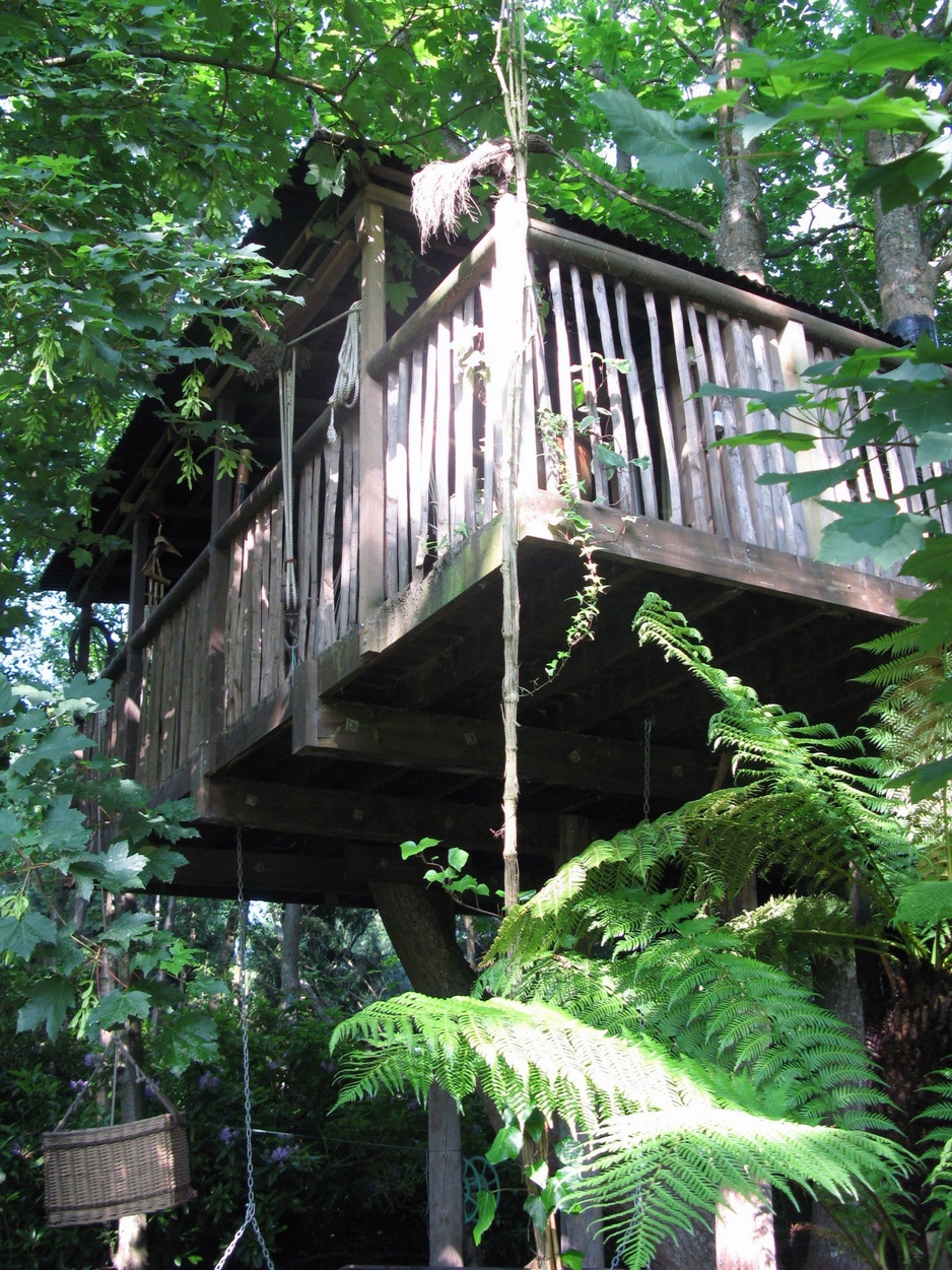 Castle Cottage Treehouse exterior