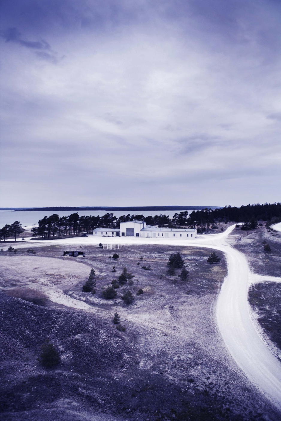 The dirt roads leading to Fabriken Furillen