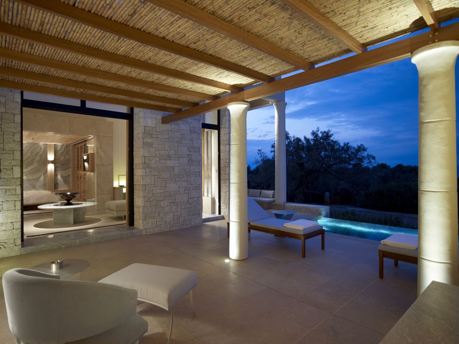 Amanzo'e hotel room terrace with pool at night