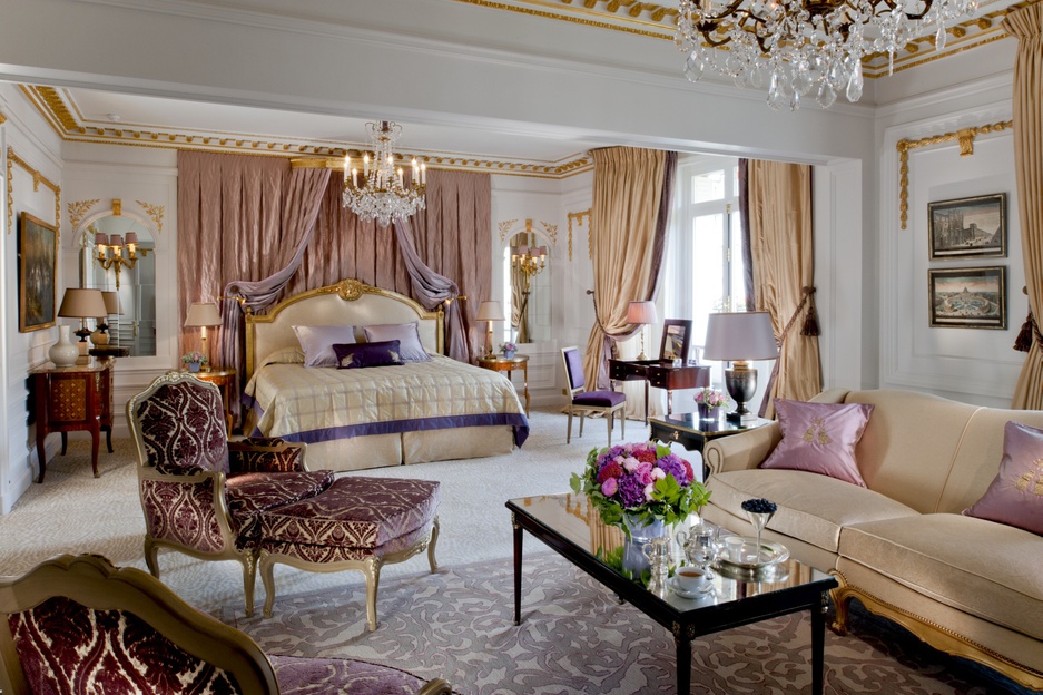 Hotel Plaza Athenee Paris royal suite bedroom