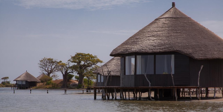 Les Collines De Niassam hut on water