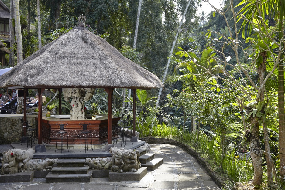 Hotel Tjampuhan pool bar