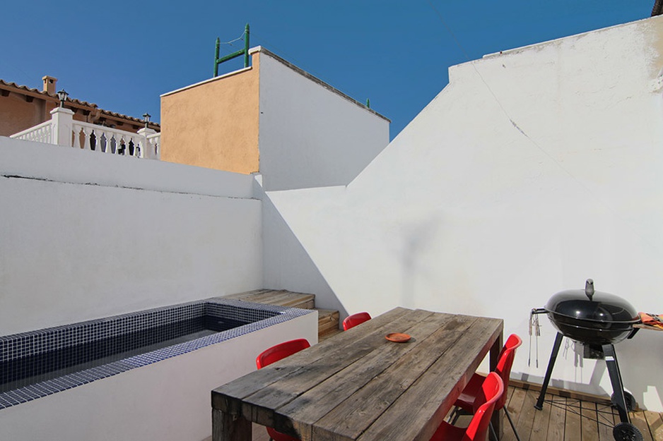 Container Home rooftop barbecue