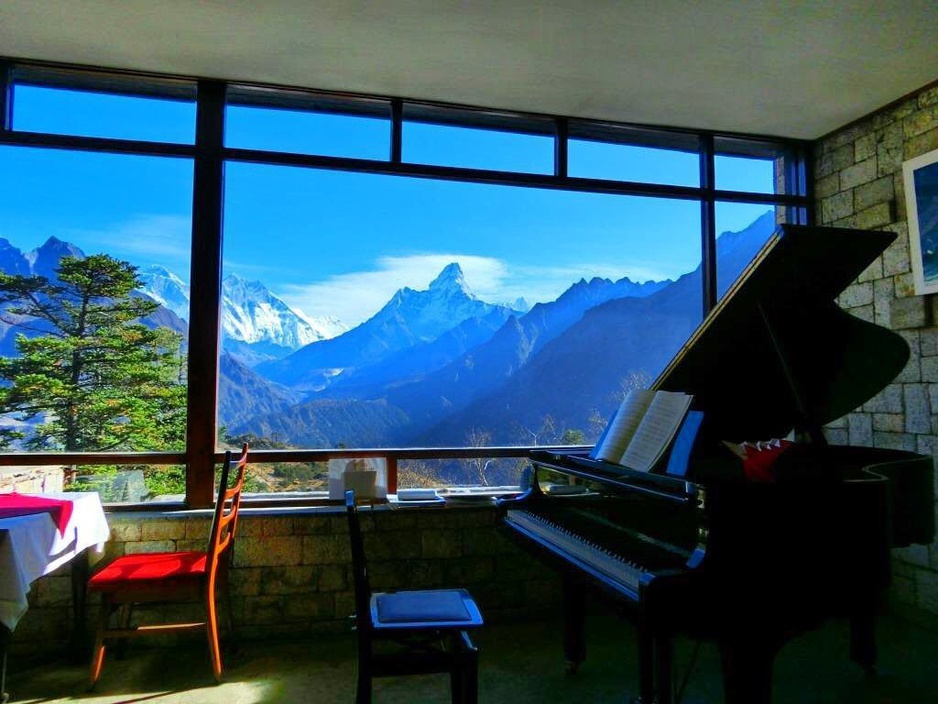 Hotel Everest View Lounge Piano