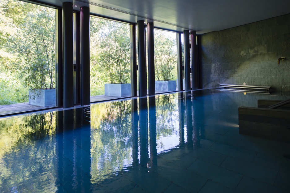 Lime Wood Hotel Herb House Spa hydropool with forest views