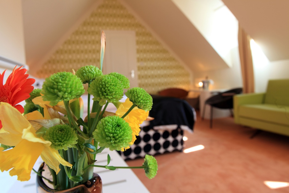 LH Vintage Design Hotel Sax Flower In The Attic Room