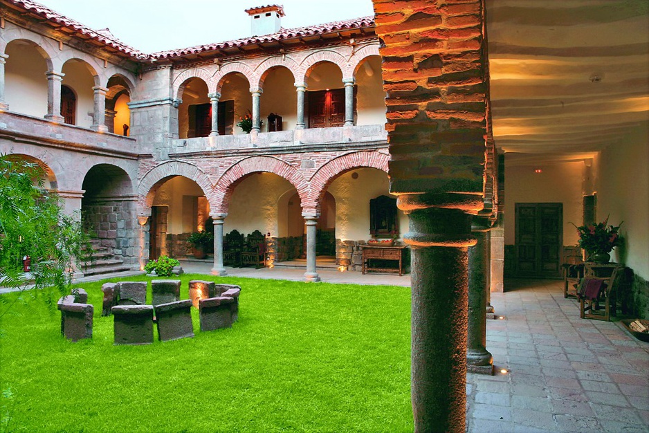 Inkaterra La Casona patio with baroque style columns