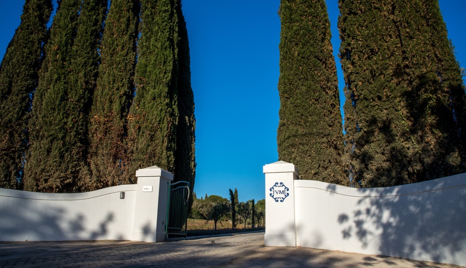 Vila Monte Farm House main gate