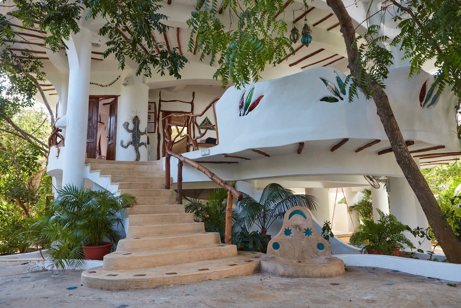 Watamu Treehouse exterior with stairs