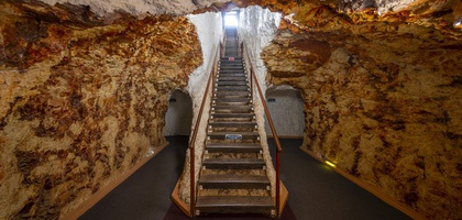 White Cliffs Underground Motel - Dugout Cave Home in Australia's Opal Mining Town