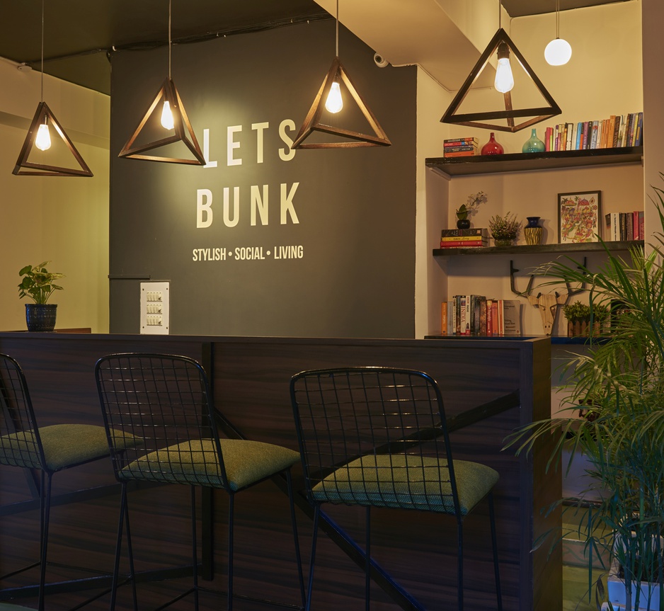 LetsBunk Poshtel Bar