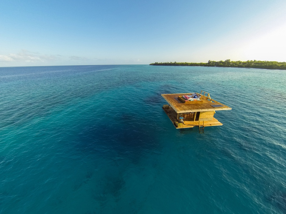 Floating deck with underwater room