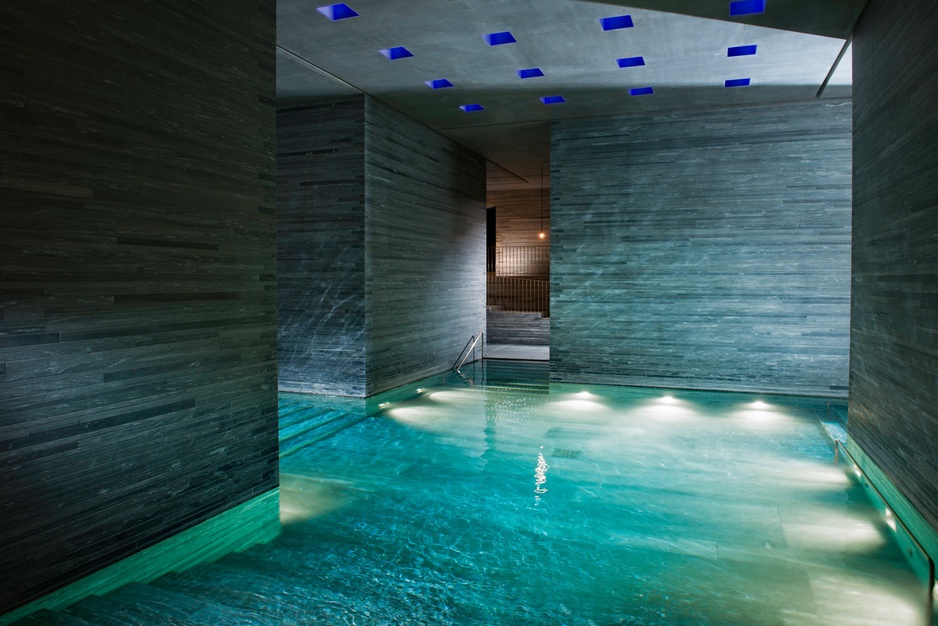 7132 Hotel Indoor Spa Pool