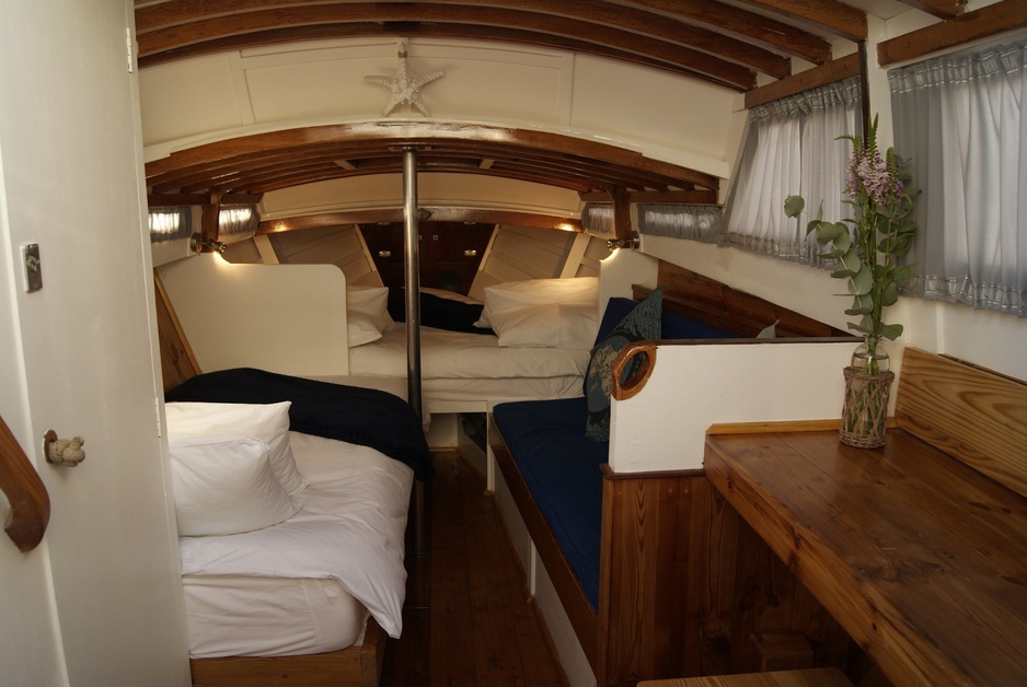 Boat Juliano interior