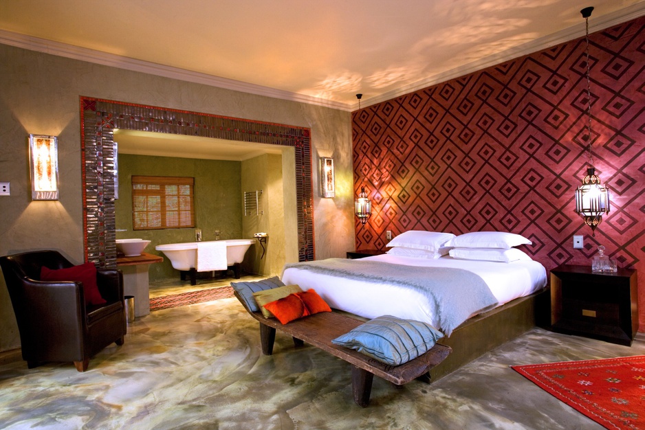 Singa Lodge room with en suite bathroom