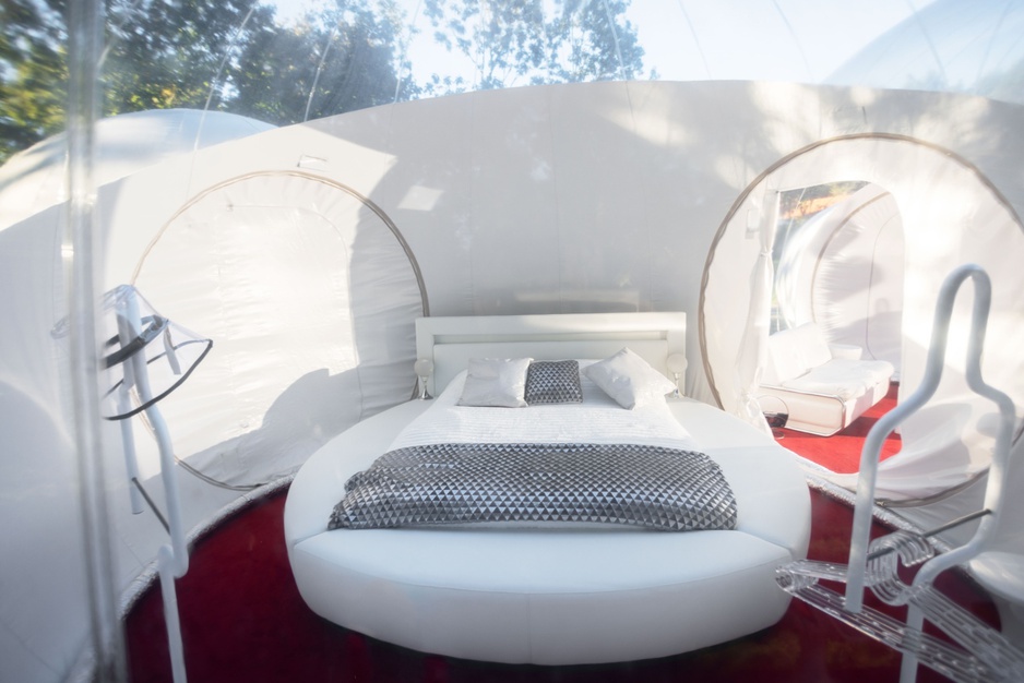 Lost in Sensations Hotel Bubble Tent Bedroom