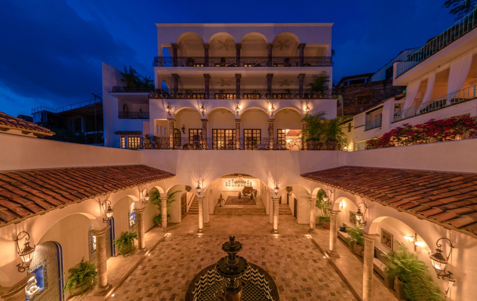 Casa Kimberly Boutique Hotel Courtyard At Night