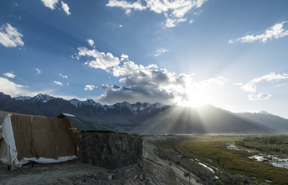 Skardu Valley Sun Above The Mountains