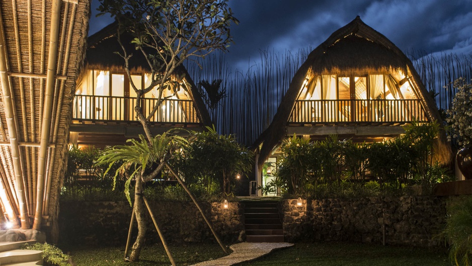 Glamping Sandat tents at night