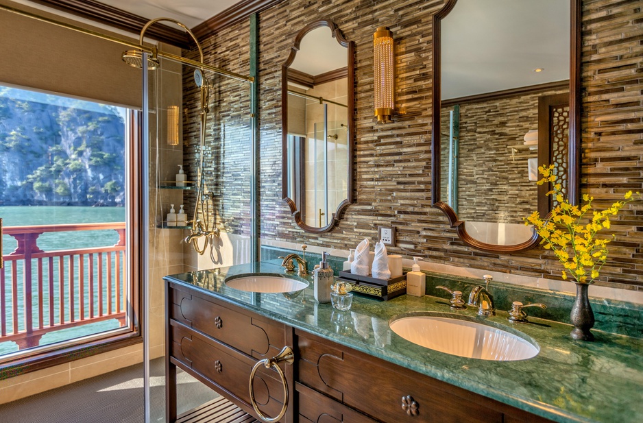 Heritage Line Ylang Ship Regency Suite - Royal Bamboo Bathroom