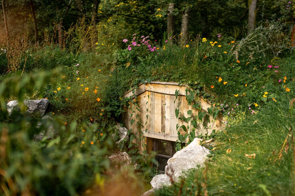 La Cabane d'Ernest Underground House Entrance