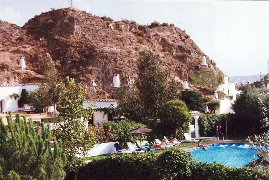 Cuevas Pedro Antonio de Alarcón pool with mountains