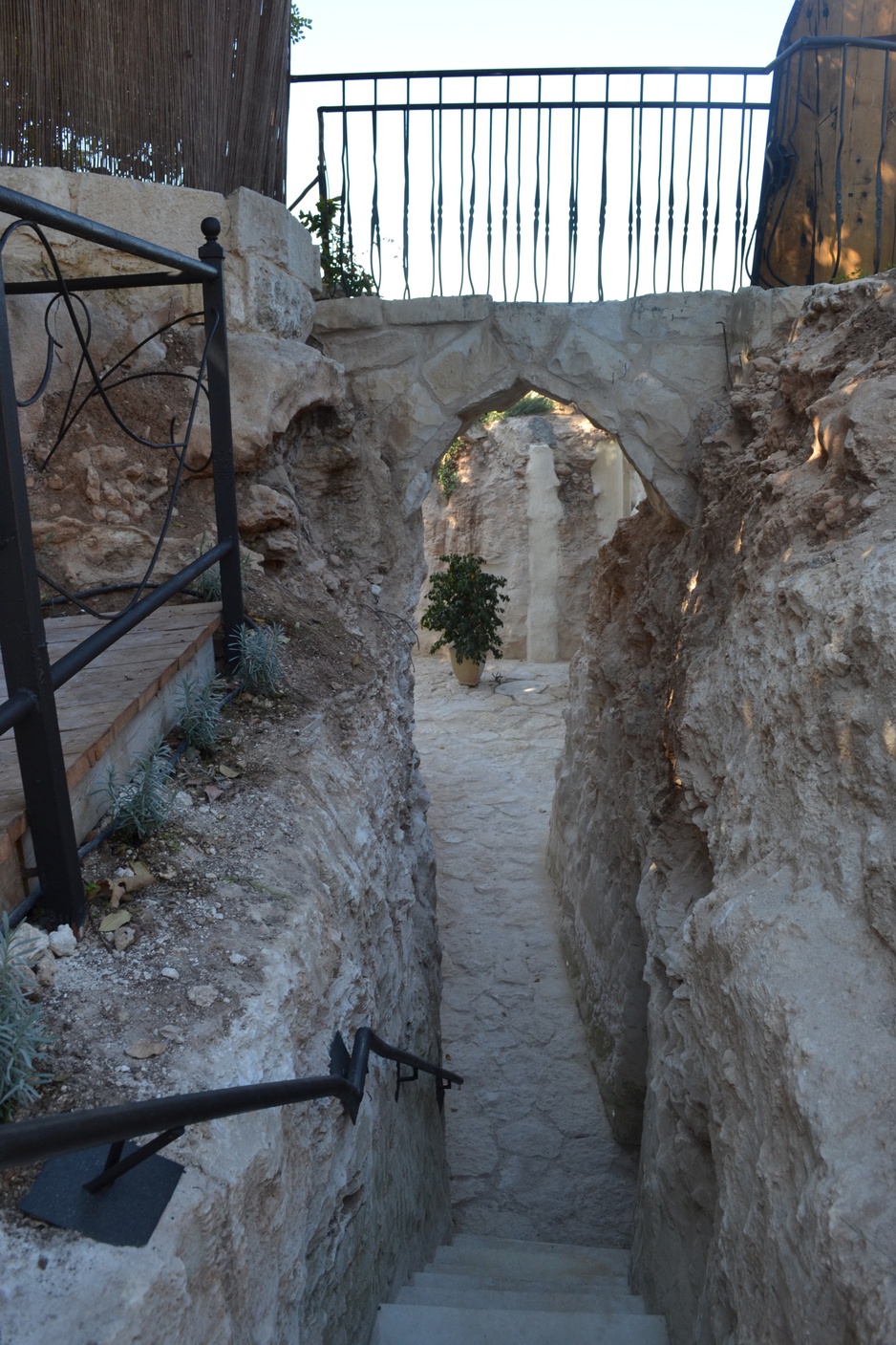 Columbarium cave hotel