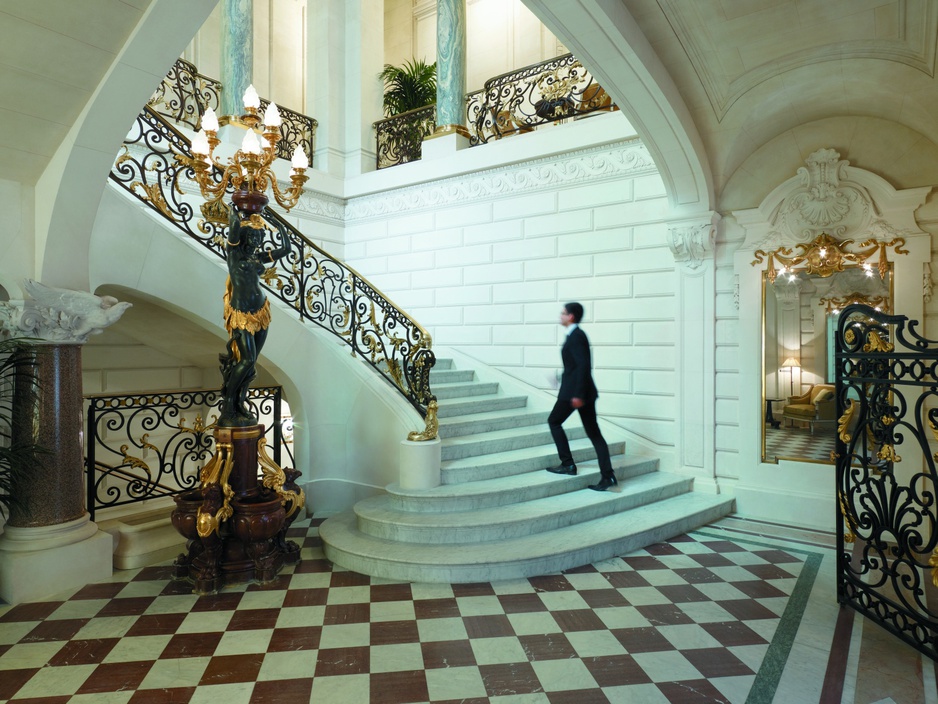 Shangri-La Hotel Paris classy stairs