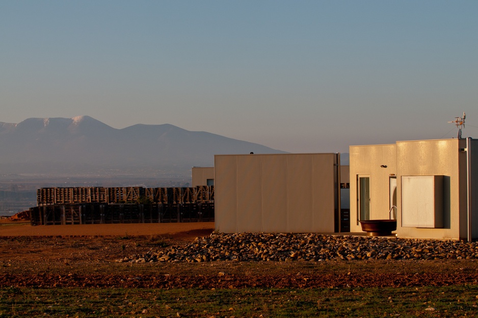 Hotel Aire de Bardenas and the mountains behind