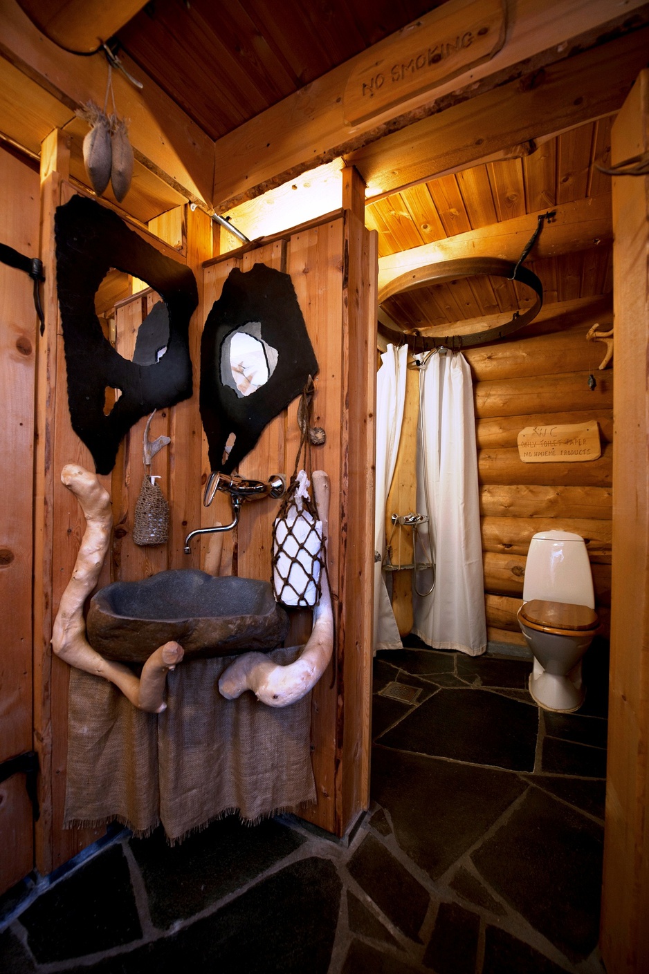 Engholm Husky Lodge wooden bathroom