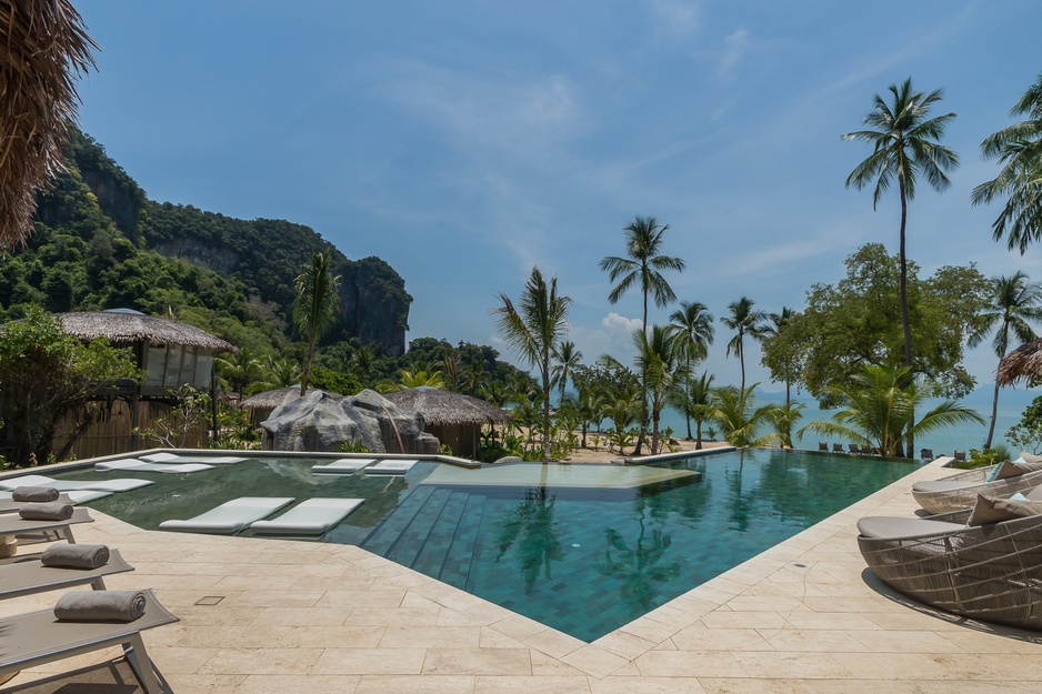 TreeHouse Villas Resort Infinity Pool