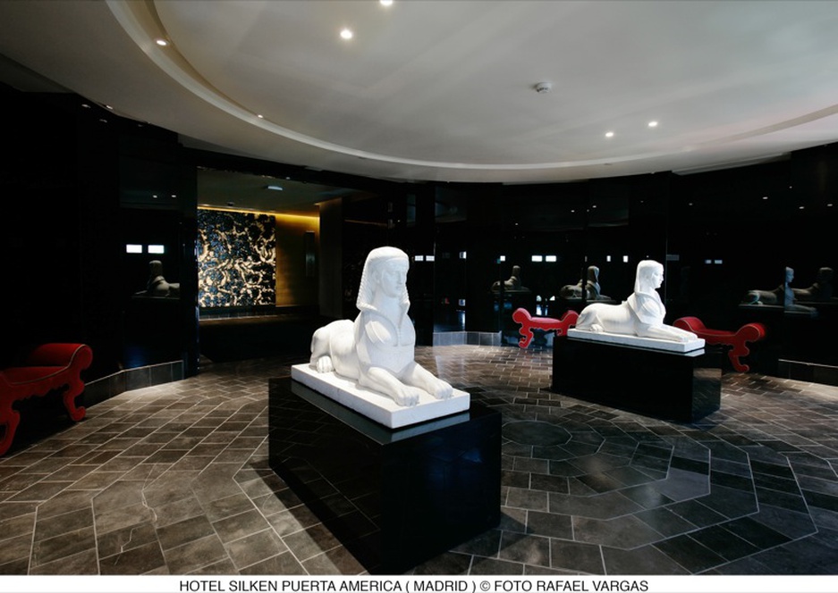 Hotel Silken Puerta América Madrid black floor Egyptian statues