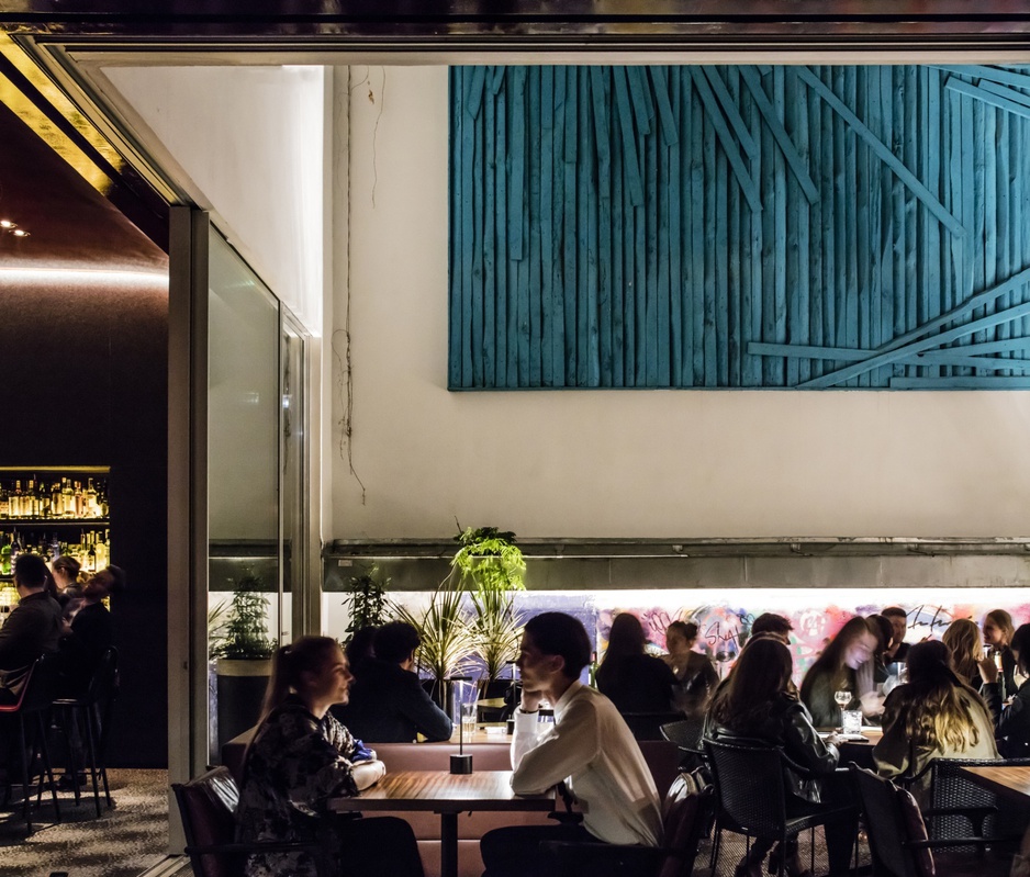 Hotel Les Bains Paris bar filled with people