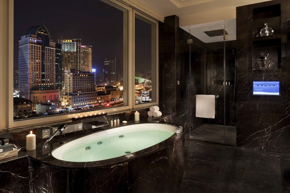 Majestic Suite Bathroom