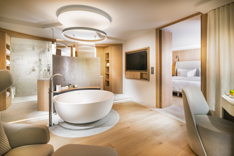 7132 Hotel Spa Suite