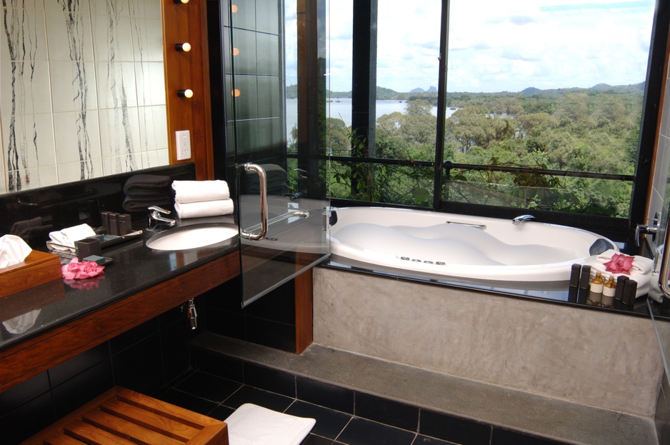 Heritance Kandalama Hotel bathroom with nature view