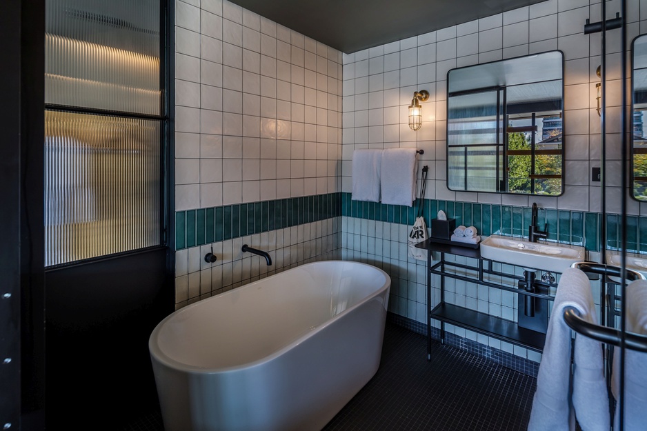 Ovolo Nishi Creative Sun Room Bathroom