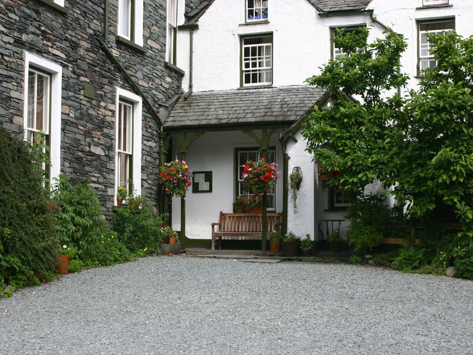 Old Dungeon Ghyll hotel entrance